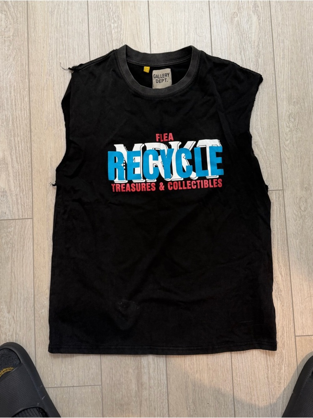 GALLERY DEPT. FLEA MRKT MIAMI EXCLUSIVE LOGO Size S